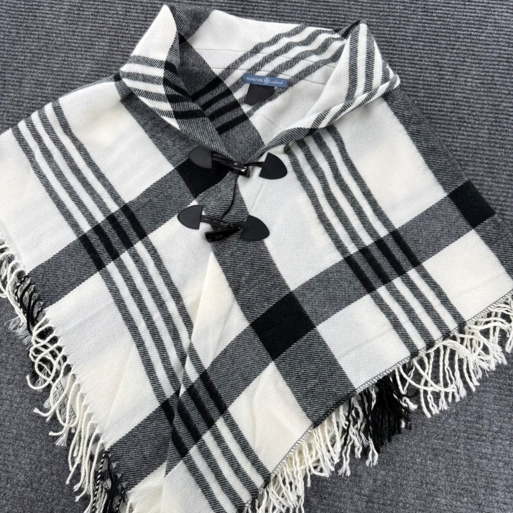 Signature Weekend Womens One Size Black White Plaid Poncho Wrap Toggle Fringe